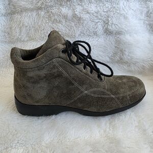 Newport News Olive Suede Chukka Boot with Black Laces